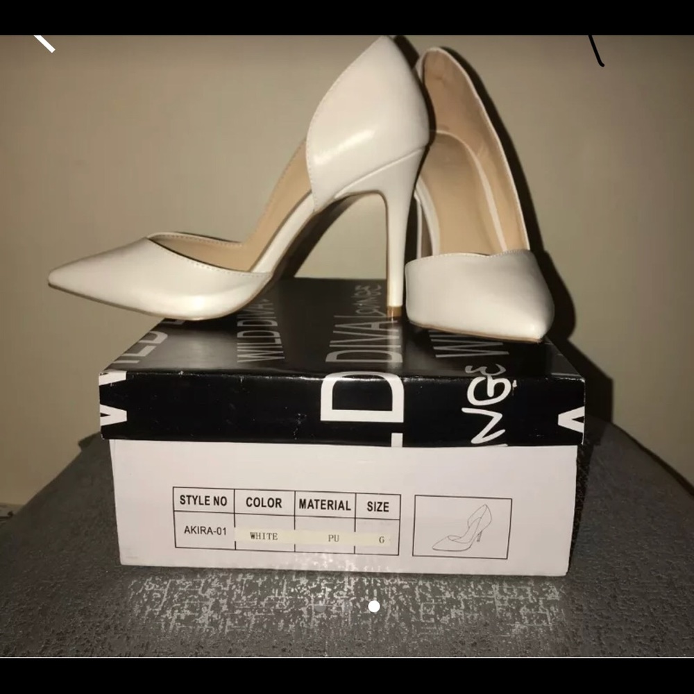 Brand New in Box Womens pump white sz 6